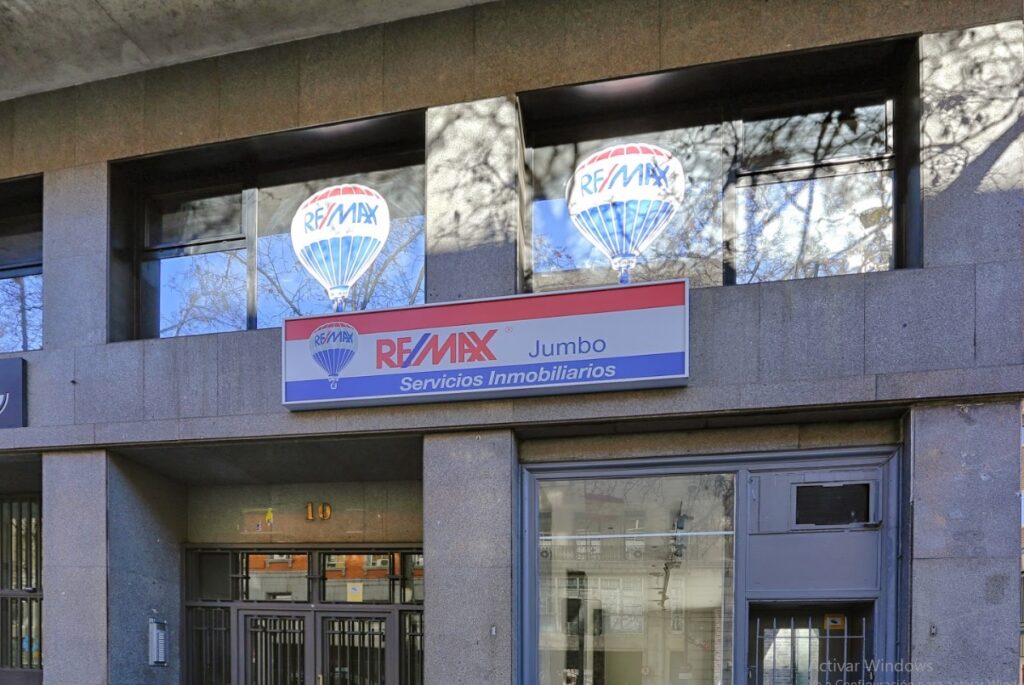 Remax Jumbo desde fuera