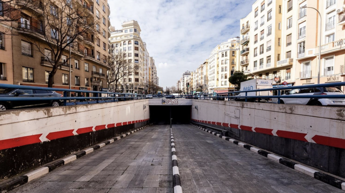Venta de cesión de titularidad de plaza de garaje en Reina Victoria