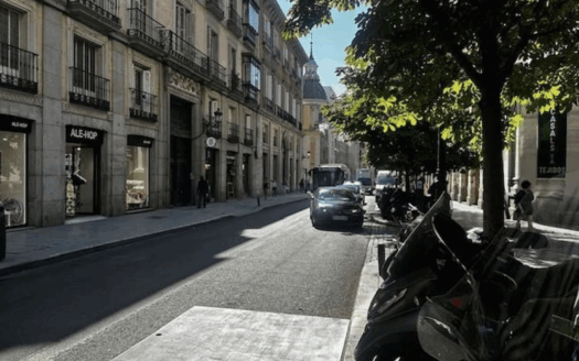 Local en alquiler en Barrio de Huertas